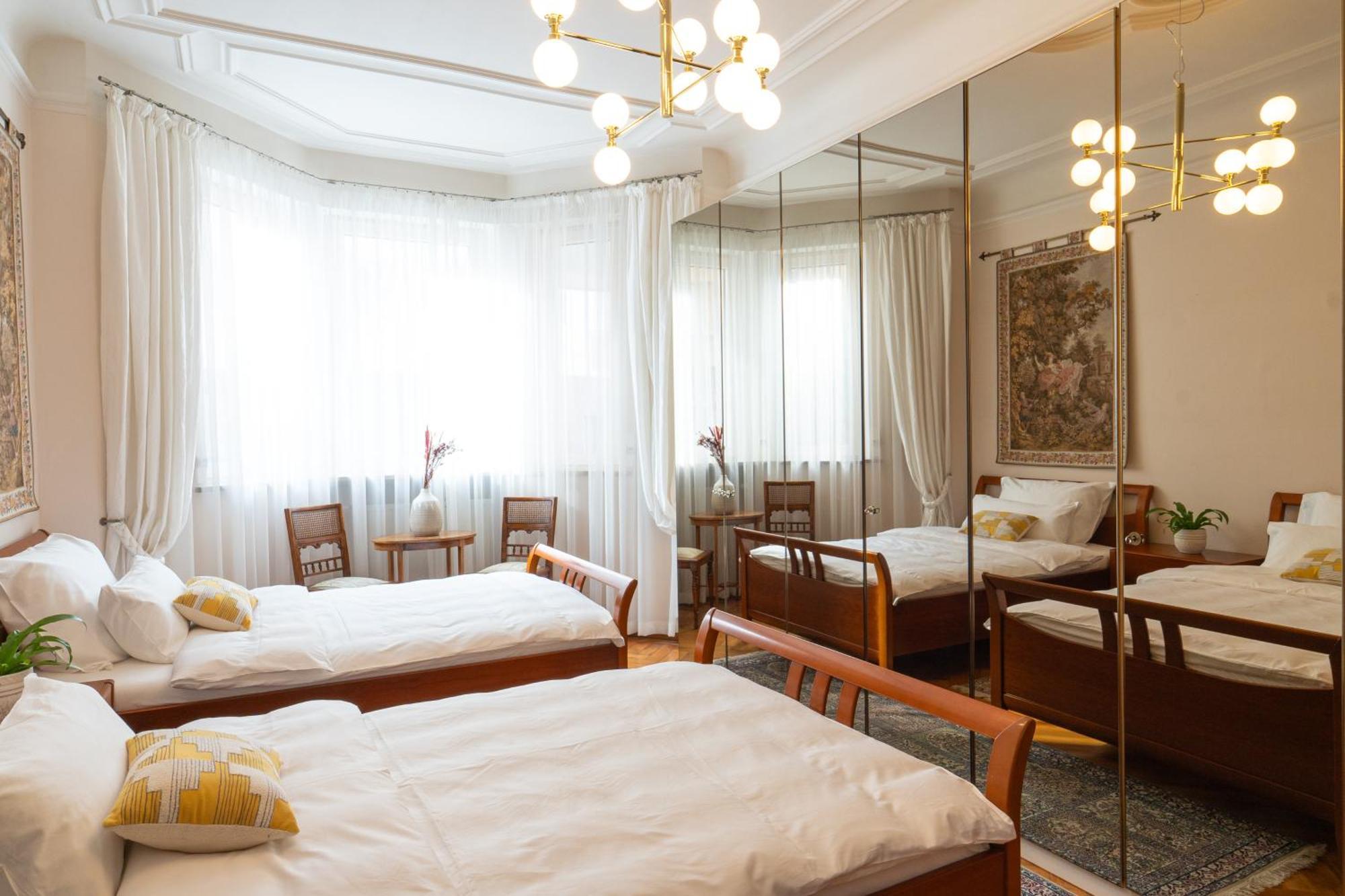 Apartament Neu - 4 Zimmer, 4 Betten, 5 Min Zum Hbf, Terrasse, 160qm *