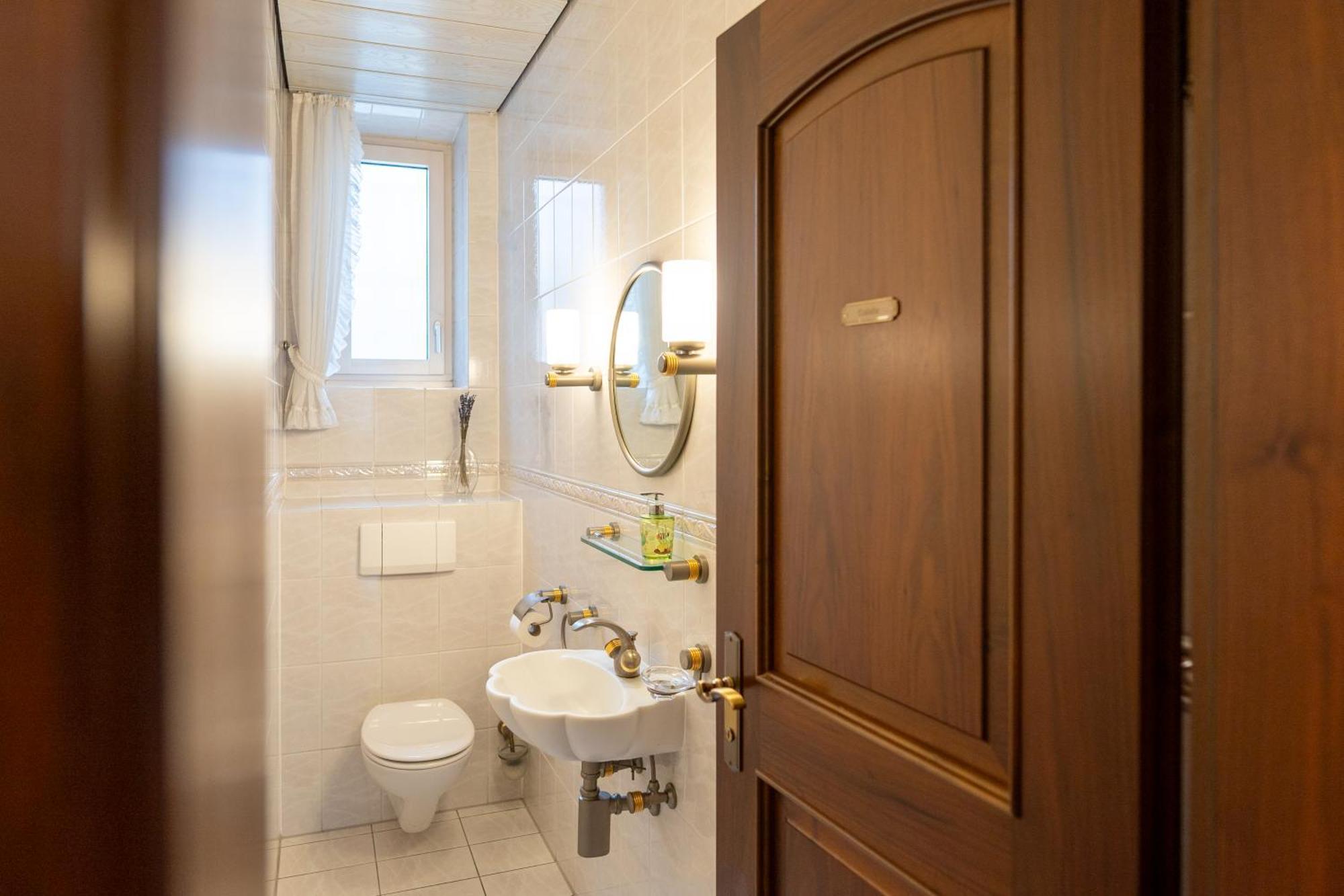Neu - 4 Zimmer, 4 Betten, 5 Min Zum Hbf, Terrasse, 160qm Apartament Augsburg