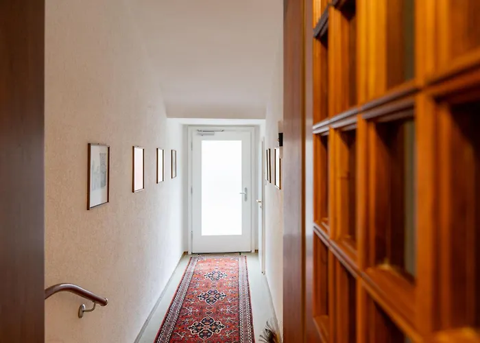 Neu - 4 Zimmer, 4 Betten, 5 Min Zum Hbf, Terrasse, 160Qm