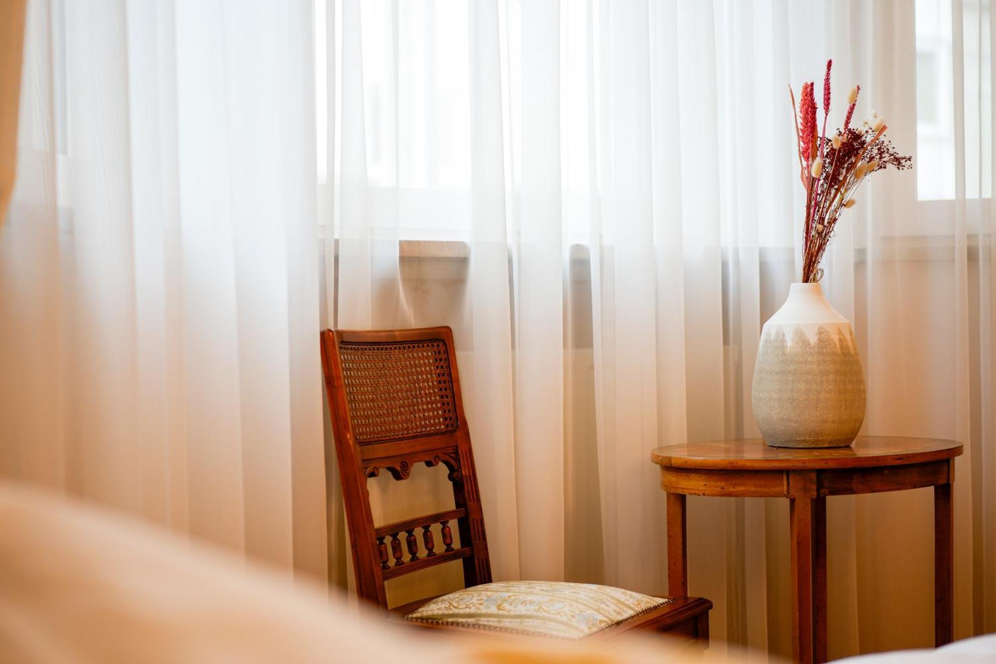 Neu - 4 Zimmer, 4 Betten, 5 Min Zum Hbf, Terrasse, 160qm Augsburg