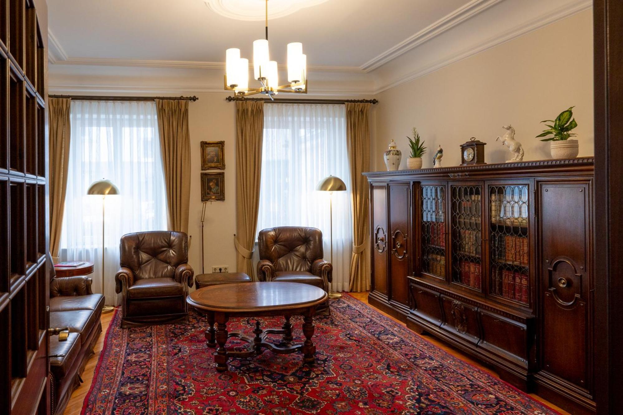 Apartment Neu - 4 Zimmer, 4 Betten, 5 Min Zum Hbf, Terrasse, 160qm Augsburg