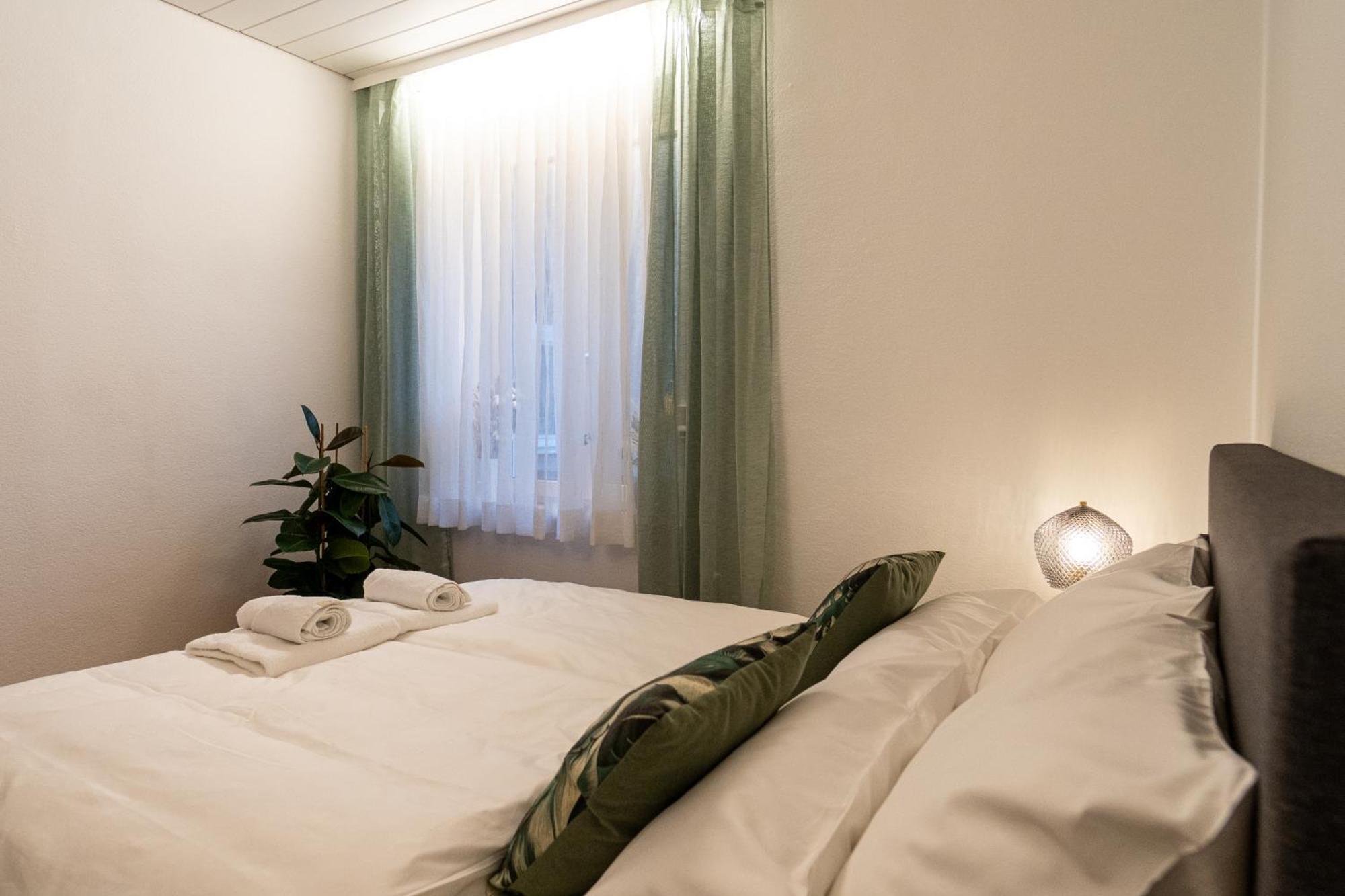 Apartment Neu - 4 Zimmer, 4 Betten, 5 Min Zum Hbf, Terrasse, 160qm Augsburg