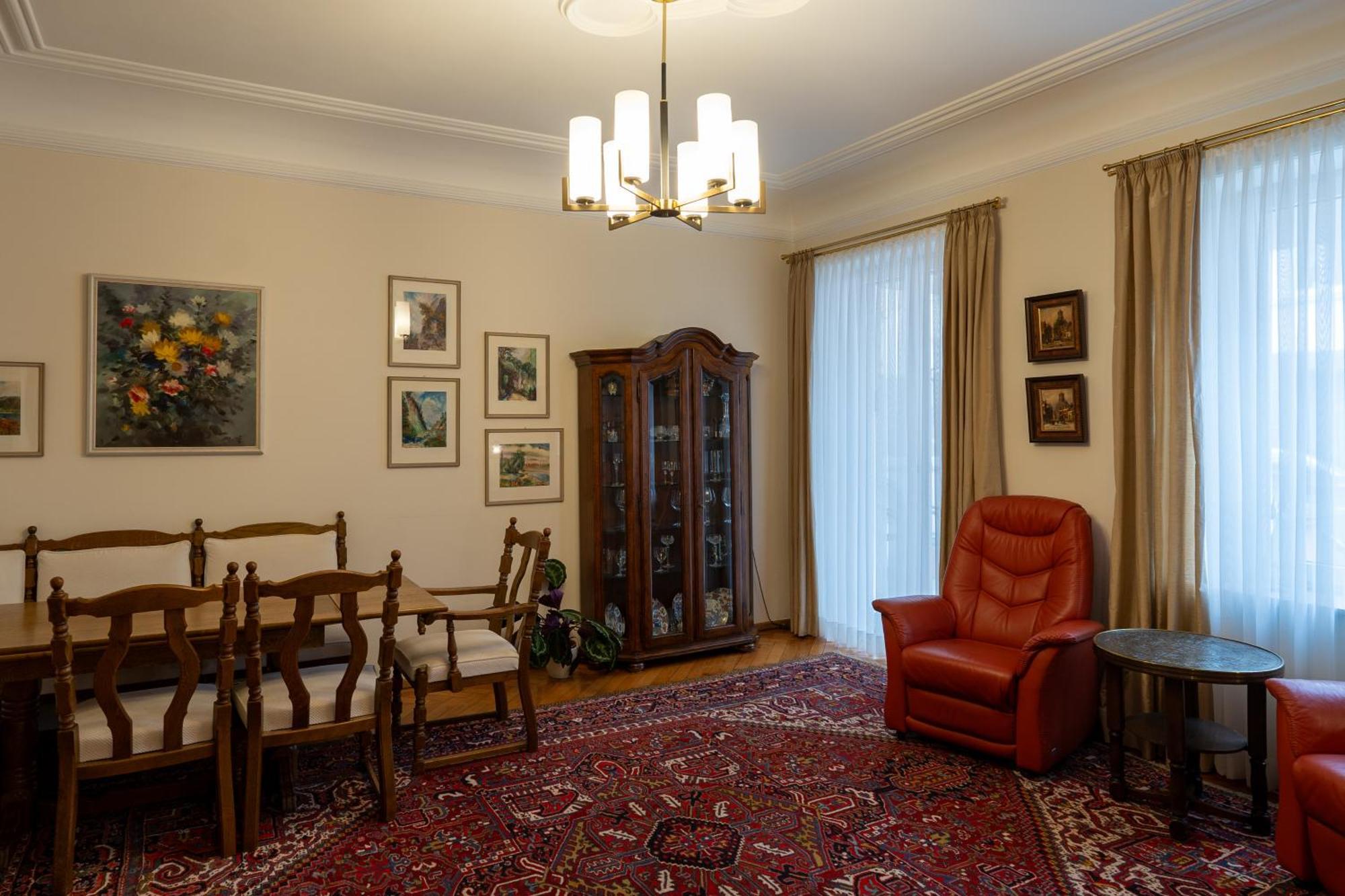 Apartment Neu - 4 Zimmer, 4 Betten, 5 Min Zum Hbf, Terrasse, 160qm