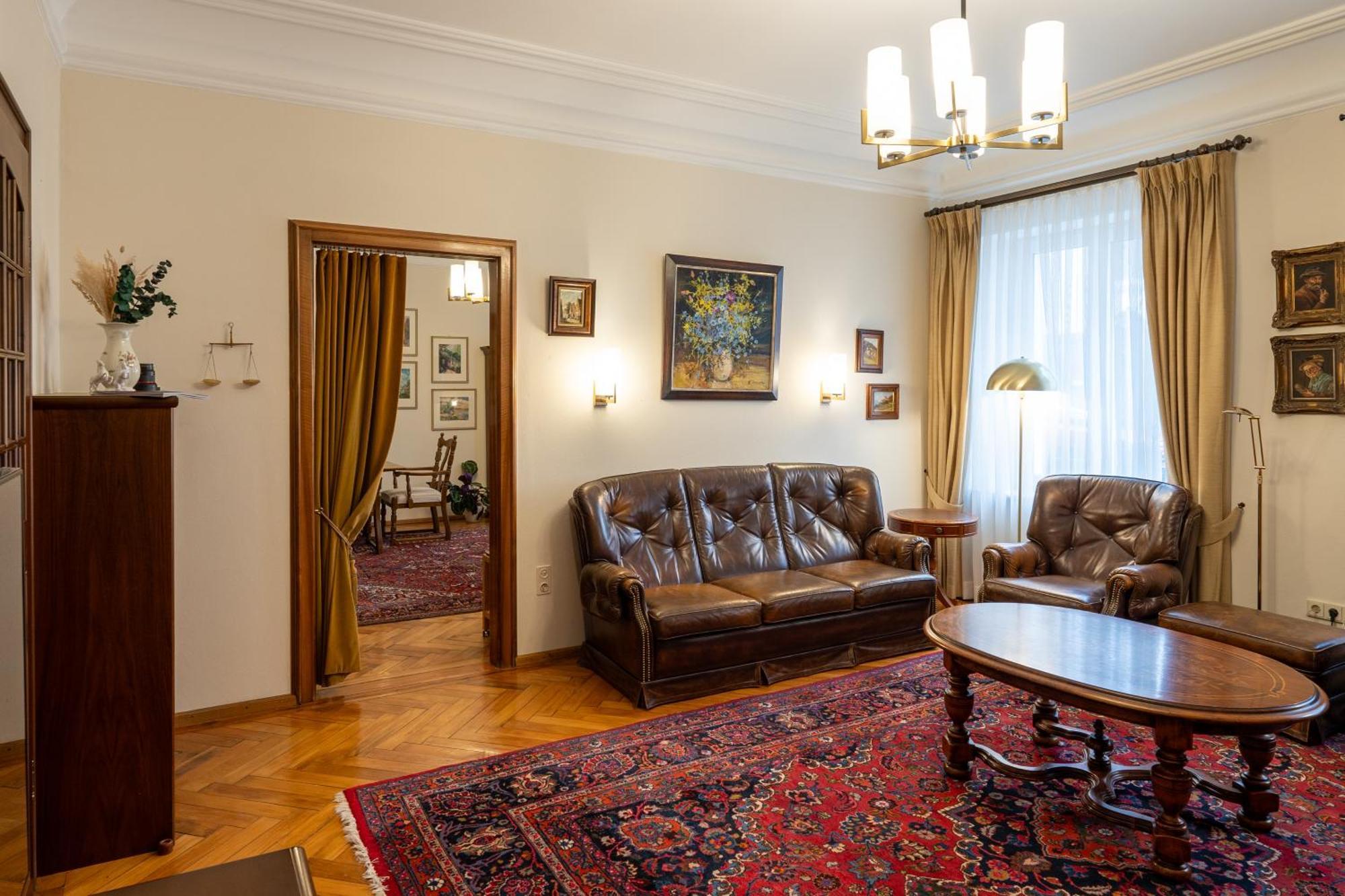 Apartment Neu - 4 Zimmer, 4 Betten, 5 Min Zum Hbf, Terrasse, 160qm *