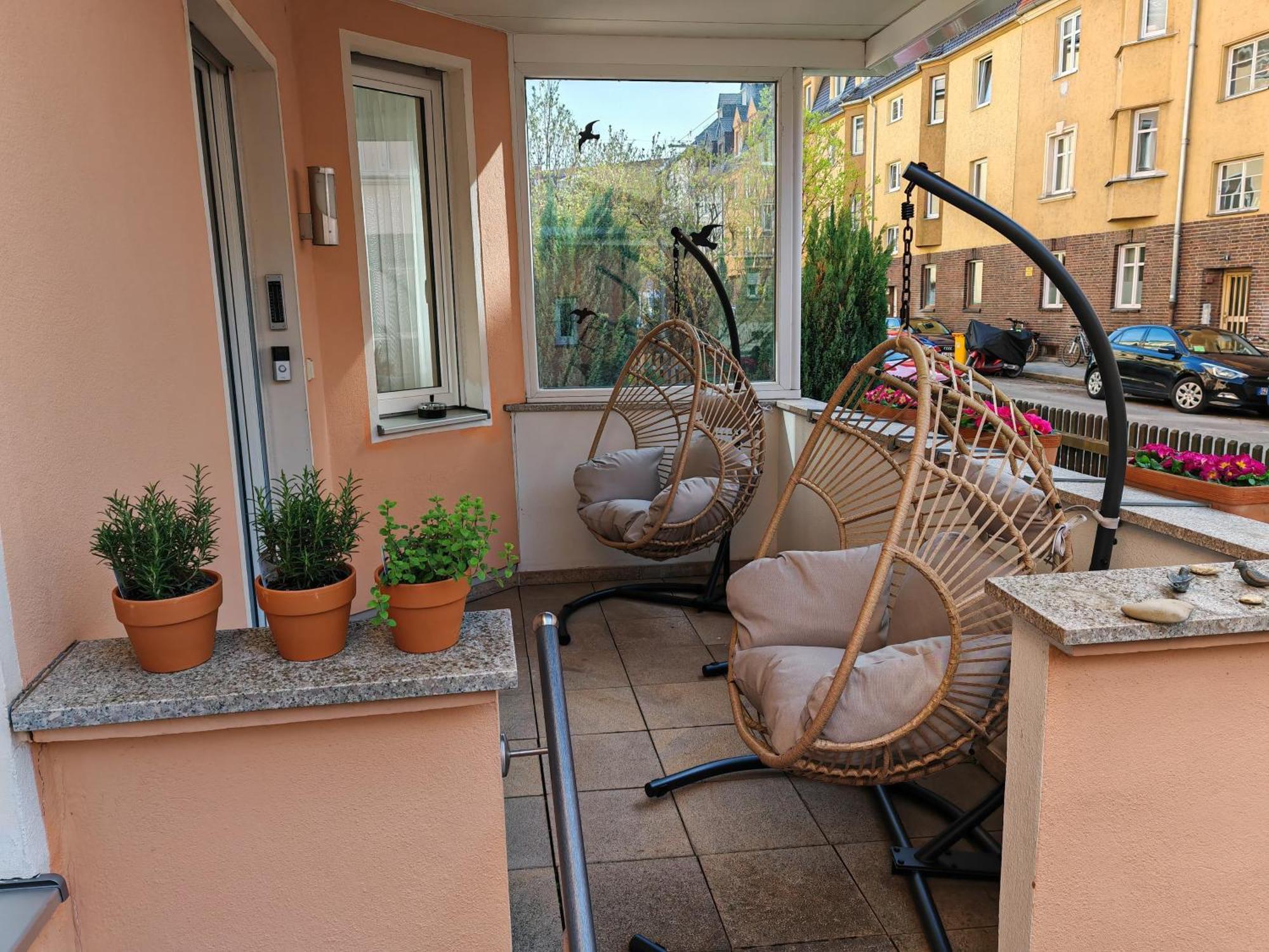 Neu - 4 Zimmer, 4 Betten, 5 Min Zum Hbf, Terrasse, 160qm