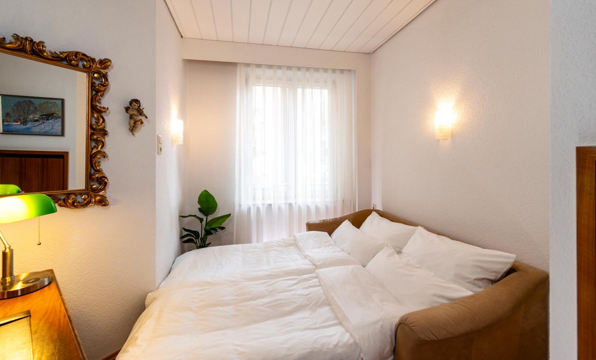 Apartment Neu - 4 Zimmer, 4 Betten, 5 Min Zum Hbf, Terrasse, 160qm Augsburg