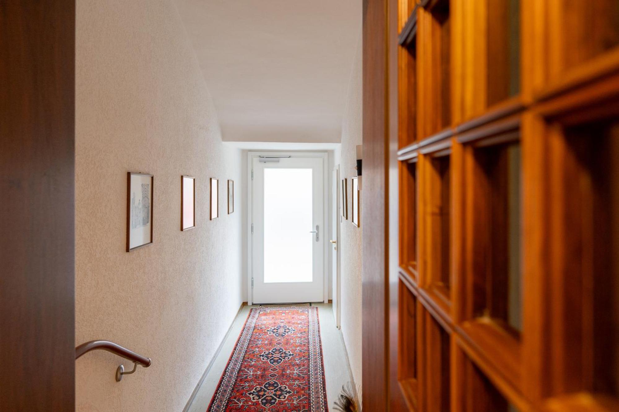 Neu - 4 Zimmer, 4 Betten, 5 Min Zum Hbf, Terrasse, 160qm Apartment *