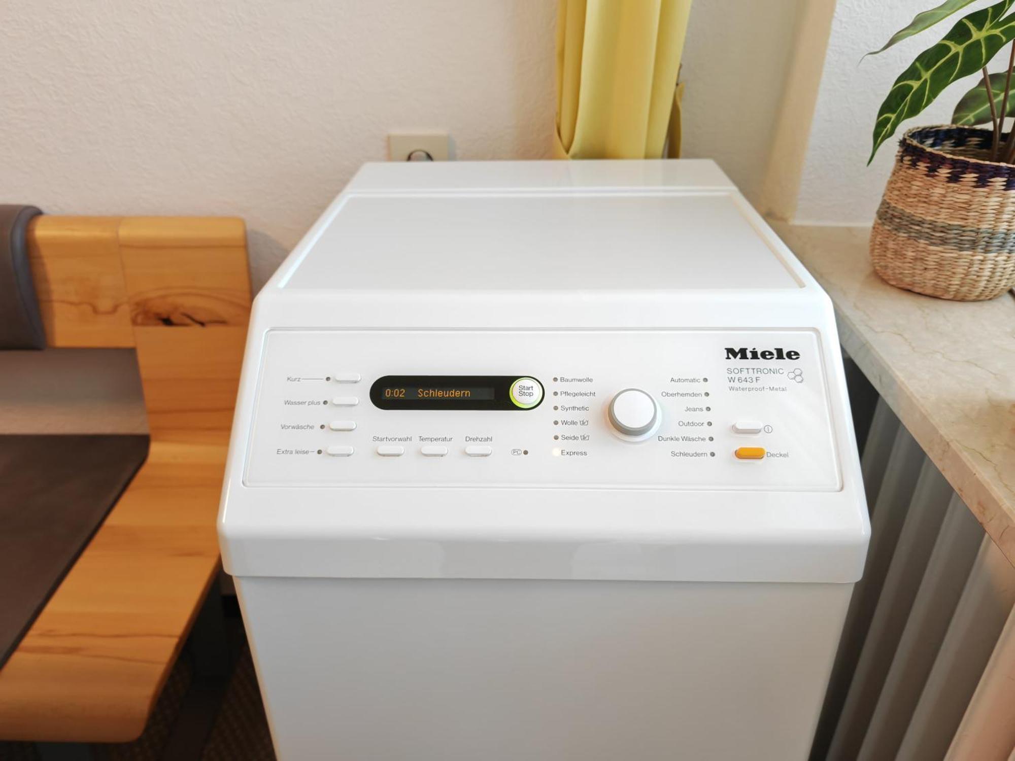 Apartment Neu - 4 Zimmer, 4 Betten, 5 Min Zum Hbf, Terrasse, 160qm *